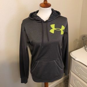 Small Semi Fitted Under Armour Hoody